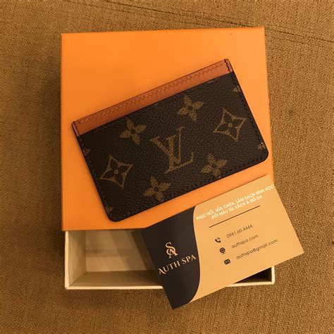 louis vuitton card holder.